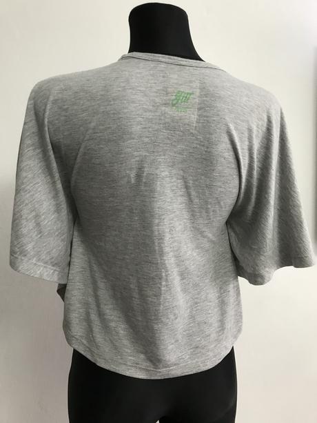 Tričko oversize ako pelerin, s