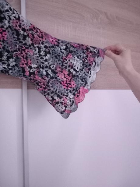 Krásne krajkové šaty, 52