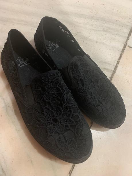 Čierne čipkové tramky, 38