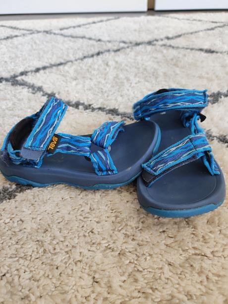 Kvalitné sandále, 28