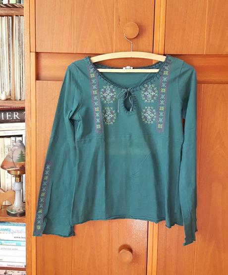 Vyšívané bavlnené tričko s viazaním, m