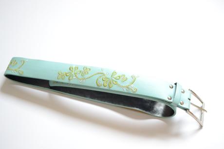 Tyrkysový vyšívaný opasok, 