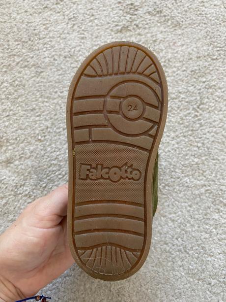 Kožené poltopanky, 24