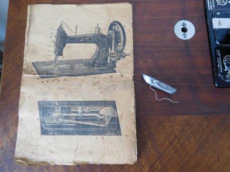 Starožitný šijací stroj značky royal-plne funkčný, 