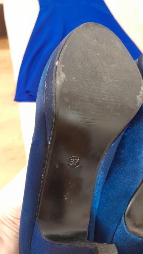 Večerné alebo denné šaty, 36