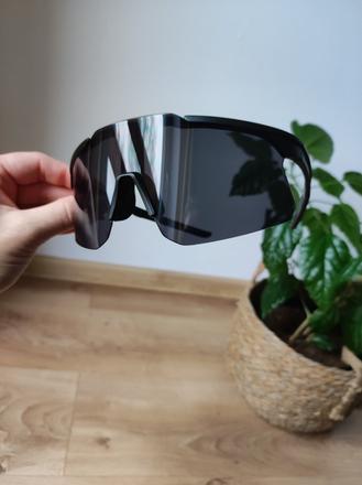 Športové slnečné okuliare,