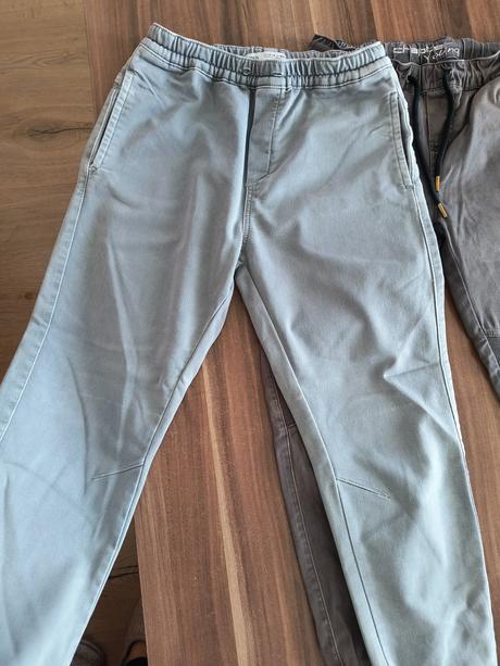 Dvoje krásne nohavice pre fesaka, zara,158