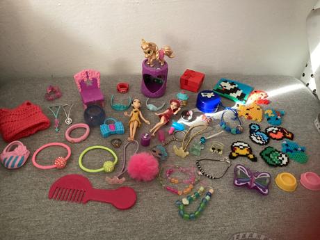 Malé hračky a doplnky pre malú slečnu,