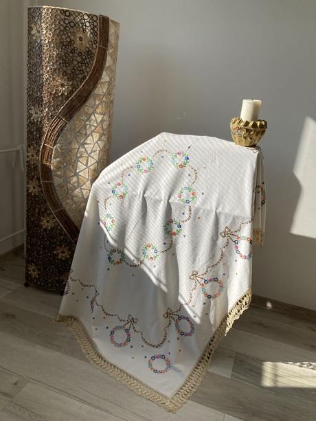 Krásny ľanový obrus s výšivkou krížikovou,, 