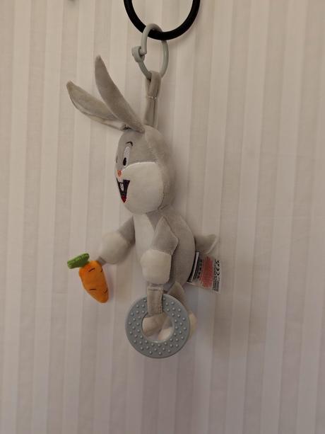 Zajačik bugs bunny hrkálka hryzadlo baby looney tu,