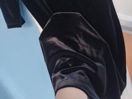 Čierne zamatové šaty, s