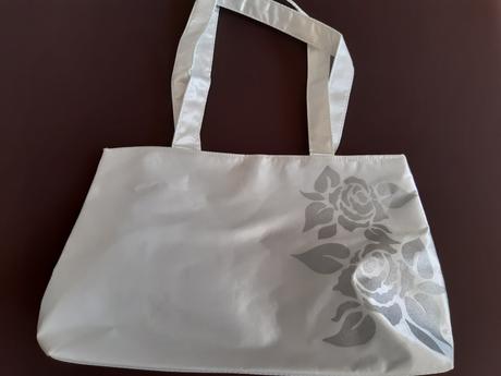 Nádherná biela kabelka, 