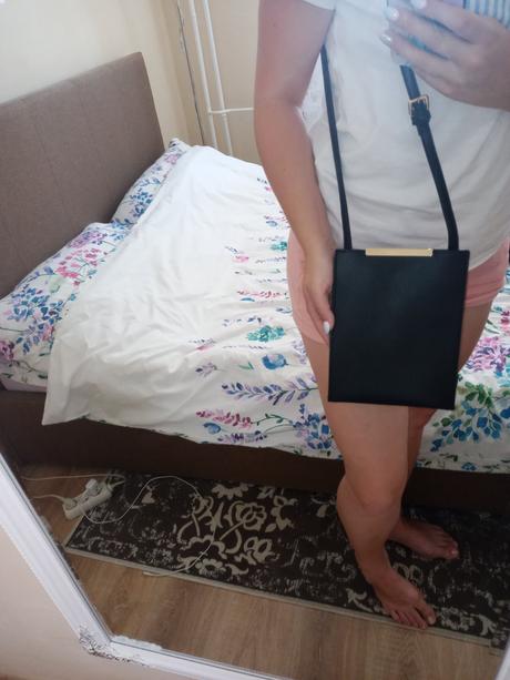 Malá kabelka, reserved