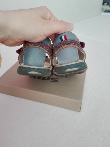 Sandalky, lasocki,27