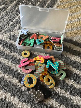 Abeceda farebné magnetky 100ks, 