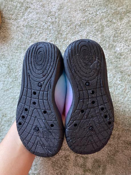 Topánky do vody, 24