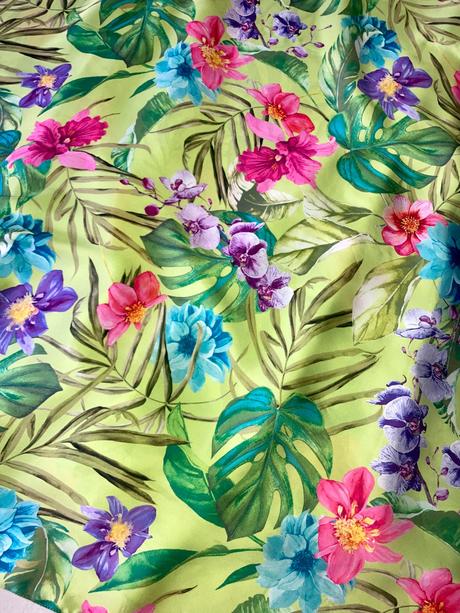 Dámske šaty rinascimento, m