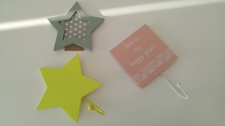 Hviezdičkové dekorácie rámik a vešiak,