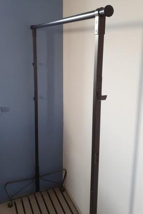 Ikea portis - oceľový stojan na oblečenie,
