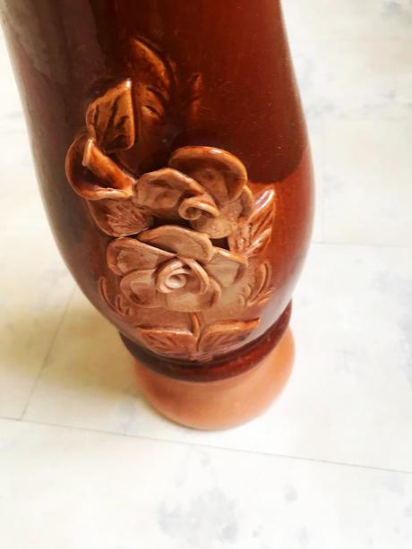 Vysoká plastická zaujímavá váza, 