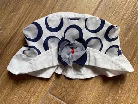 Modrý klobúk, broel,86