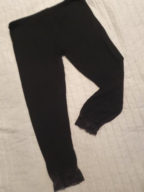 Legínky tenké 3/4 - čierne s čipkou, 146