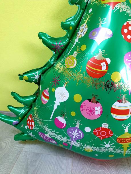 2x 2x vianočný balón v podobe vianočného stromčeka,