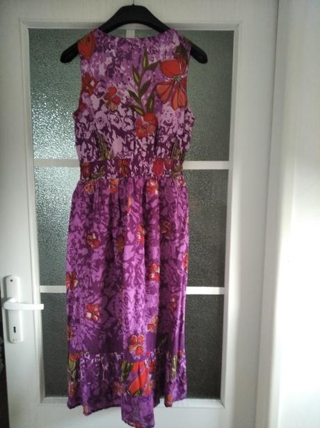 Fialové šaty, s