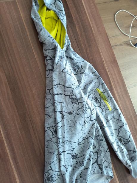 Krásna mikinka, 164