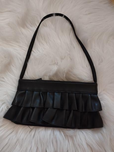 Malá čierna kabelka, 