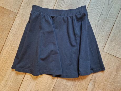 Cierna mini sukna stihla postava 140, h&m,140