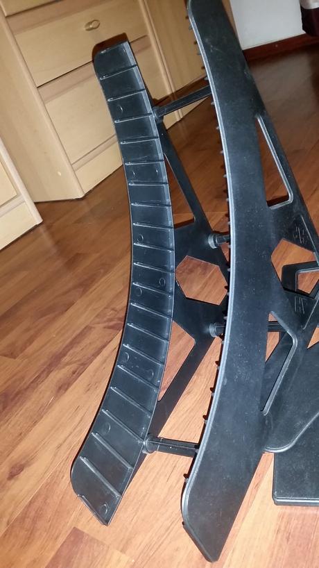 2 držiaky na kazerty - cena spolu,