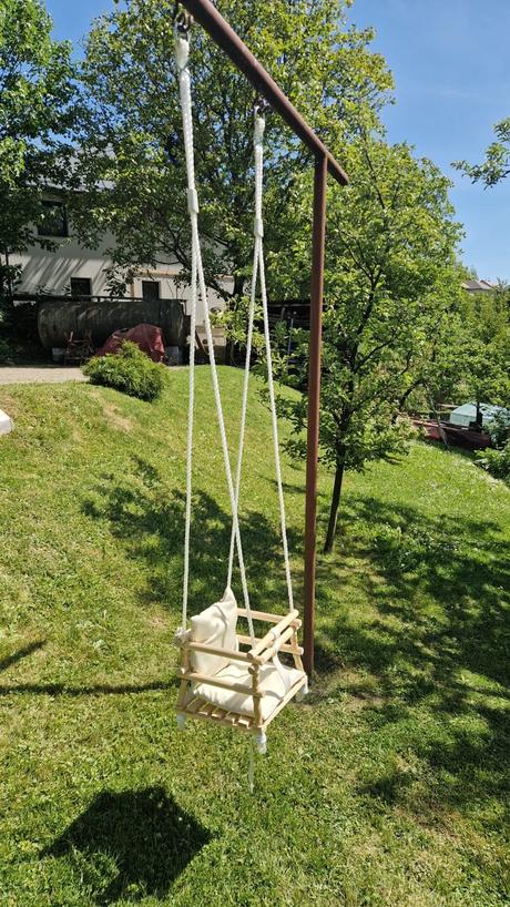 Drevená hojdačka,