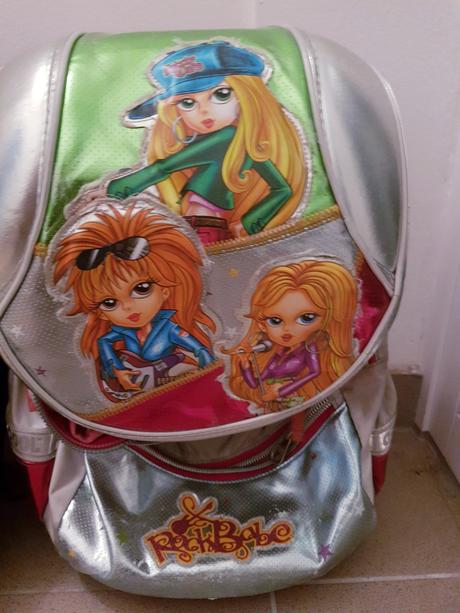 Školské tašky nosené mojimi dvojičkami ešte poslúž,