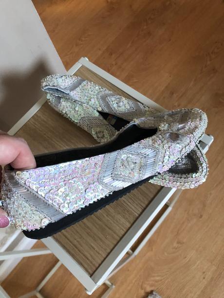 Kvalitne balerina s korálkami, 38