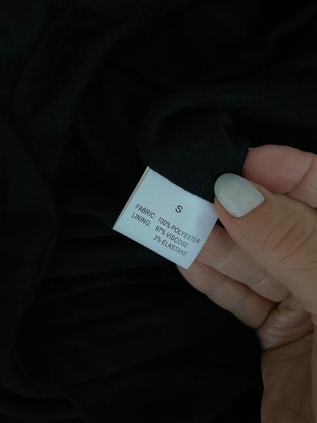 Malé čierne šaty, s