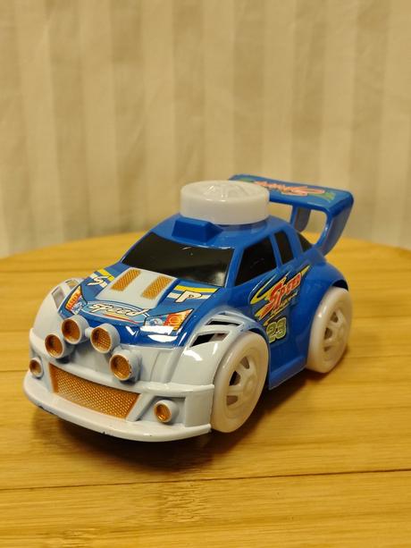 Zberateľ retro svietiace autíčko raco crazy racing,