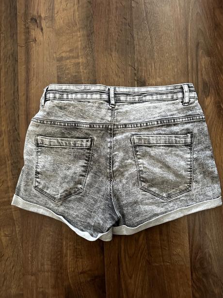 Sivé rifľové kraťasy, house,m