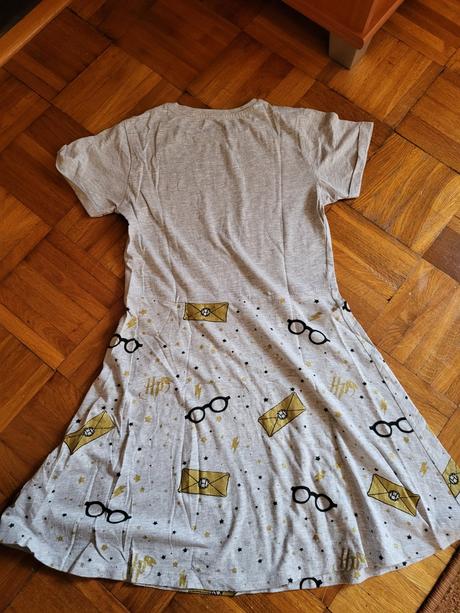 Šaty  + doporučené poštovné, 146