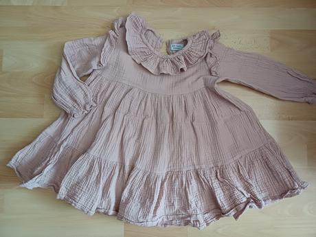 Mušelínové šaty, 110