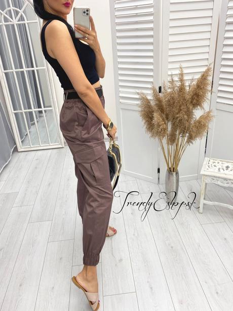 Krásne a štýlové čokoládové nohavice značky marcys, s