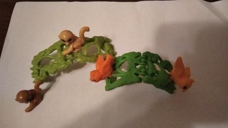 Kinder hračky natoons,