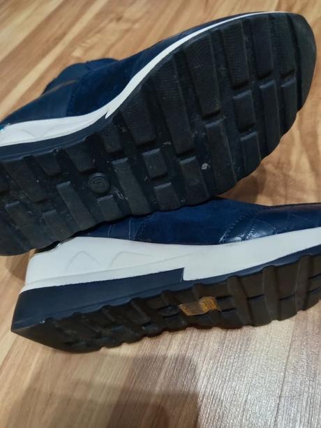 Tmavomodré vysoké tenisky, 36