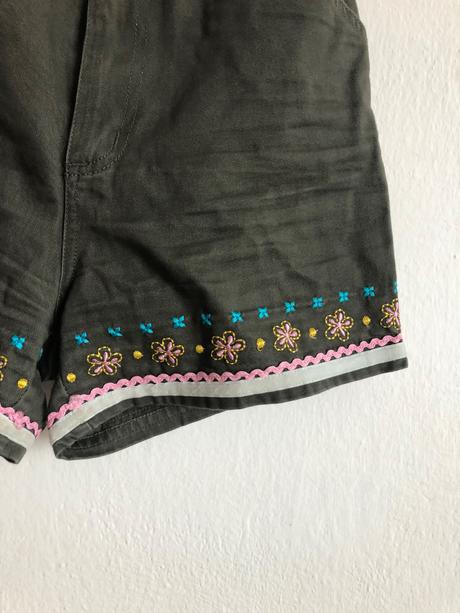 Šortky s kvietkami na spodku, xs