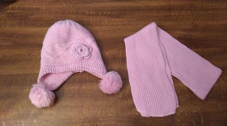 Pletená čiapka so šálom, 