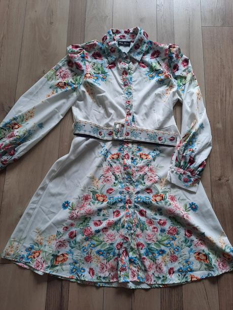 Kvietkované šaty, 38