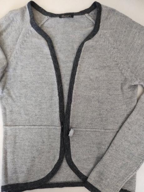 Elegantný svetrik v štýle saka, reserved,l