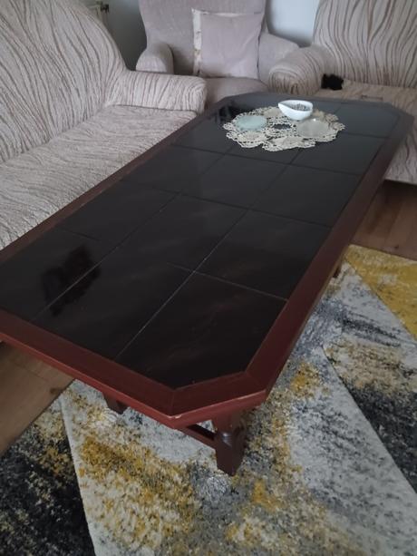 Predám konferenčný stolík ktorý sa dá rozložiť na, 