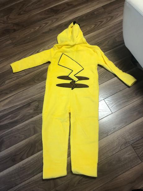 Predám overal pikachu h&m veľ.122/128, 