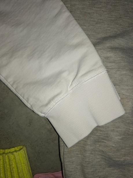 Balík oblečenia s, s